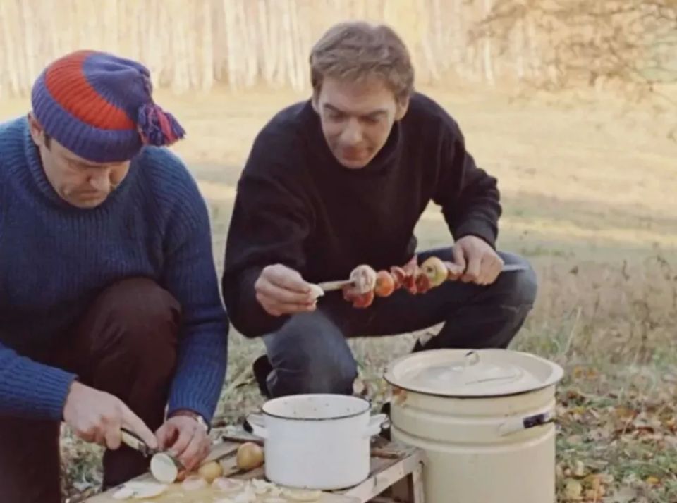 Шашлык в Советском Союзе стал символом дружбы: как готовили мясо в СССР — почему оно было таким неповторимым Шашлык в Советском Союзе стал символом дружбы: как готовили мясо в СССР — почему оно было таким неповторимым