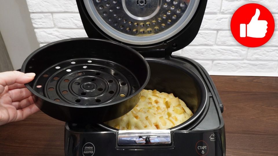 Волшебная шарлотка: яблочное лакомство на сливках из мультиварки