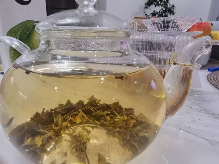 Что произойдет, если начать пить зеленый чай каждый день вместо кофе