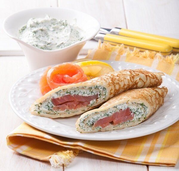 Изысканные блины с красной рыбой и творожным кремом: кулинарная находка для гурманов