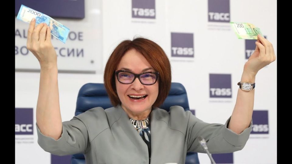 Снежный ком наличных: почему банки не могут выдать деньги клиентам?