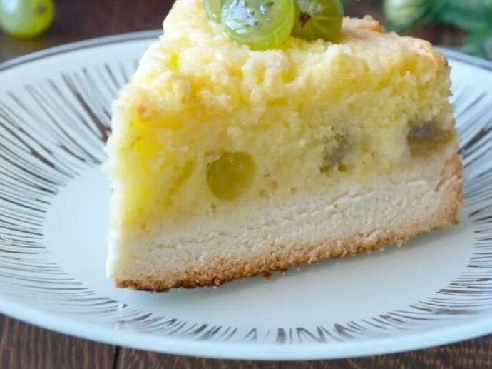 Крыжовник в выпечке: как приготовить пирог с бисквитом и песочной крошкой