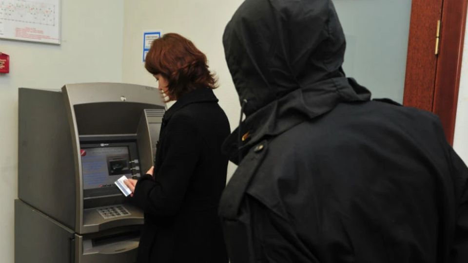 Внимание: новые схемы банкоматного мошенничества ставят под удар финансовую безопасность