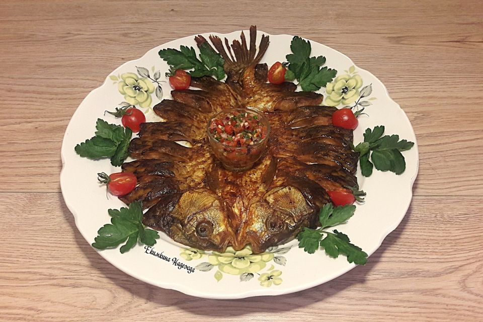 Необычный рецепт запеченного карася: волшебный вкус в каждой порции