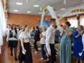 В добрый путь!. Во всех школах Тольятти сегодня звучали трогательные благодарности педагогам и напутственные слова выпускникам