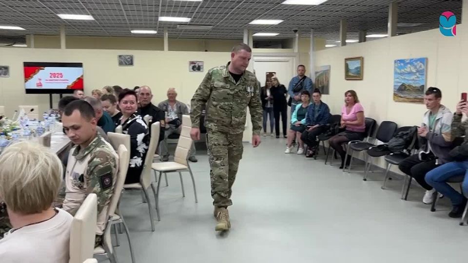 Александр Фетисов вручил документы героям СВО, проявившим отвагу и мужество при выполнении воинского долга