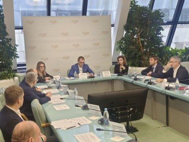 В областной столице проходит совместное заседание двух общественных комиссий при комитете по культуре, спорту, молодежной политике и туризму, возглавляемом Еленой Крыловой