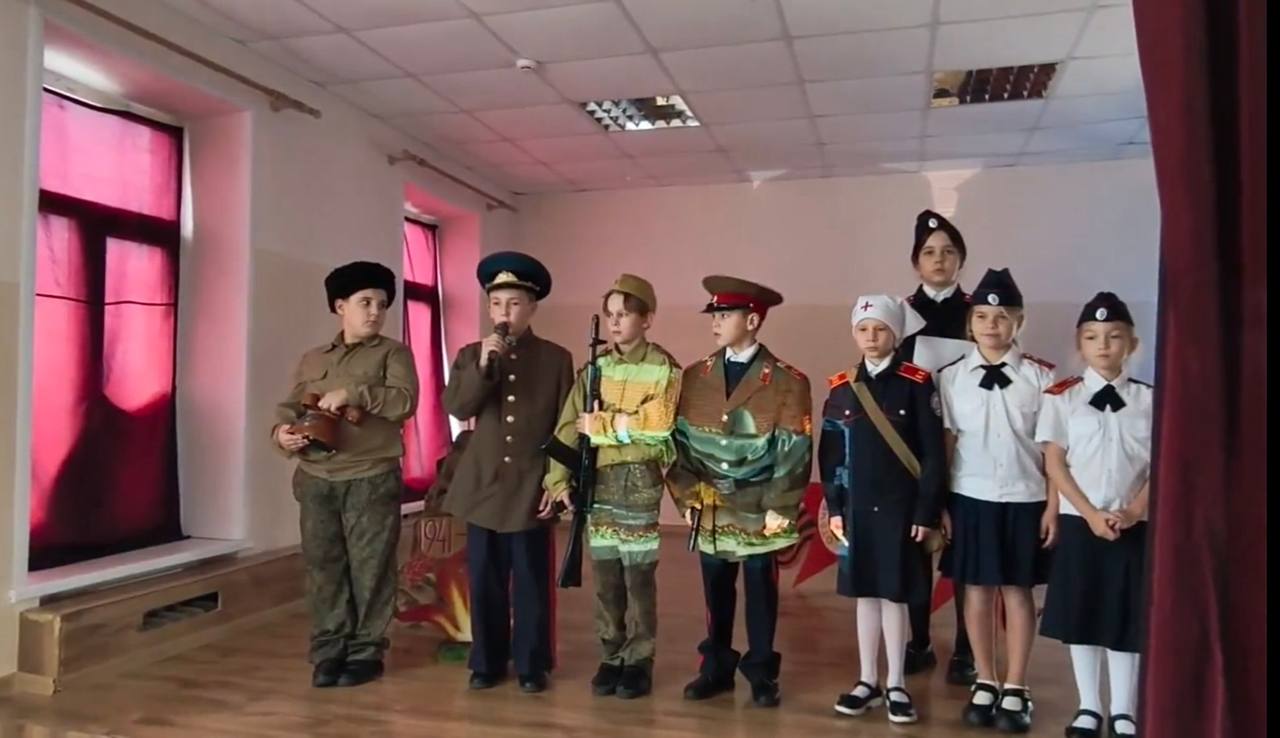 Тольяттинские школьники приняли участие в конкурсе агитбригад "Герои спорта на войне" Тольяттинские школьники приняли участие в конкурсе агитбригад "Герои спорта на войне"