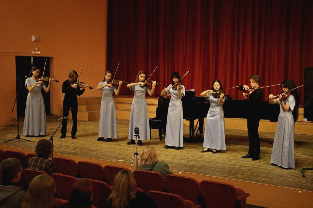 В Тольятти вручили стипендии одаренным детям-музыкантам В Тольятти вручили стипендии одаренным детям-музыкантам