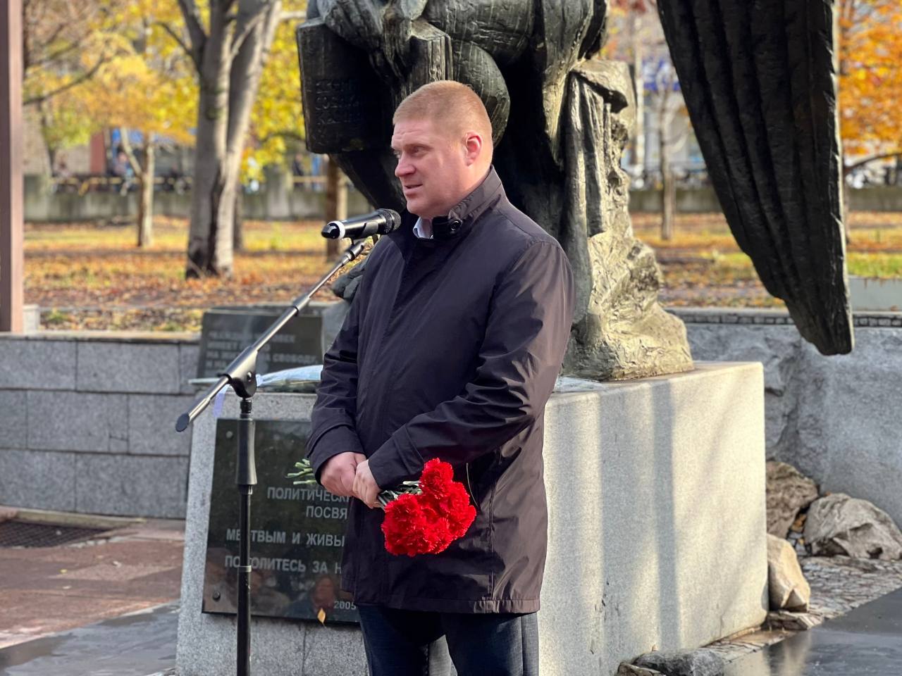 В Тольятти почтили память жертв политических репрессий В Тольятти почтили память жертв политических репрессий