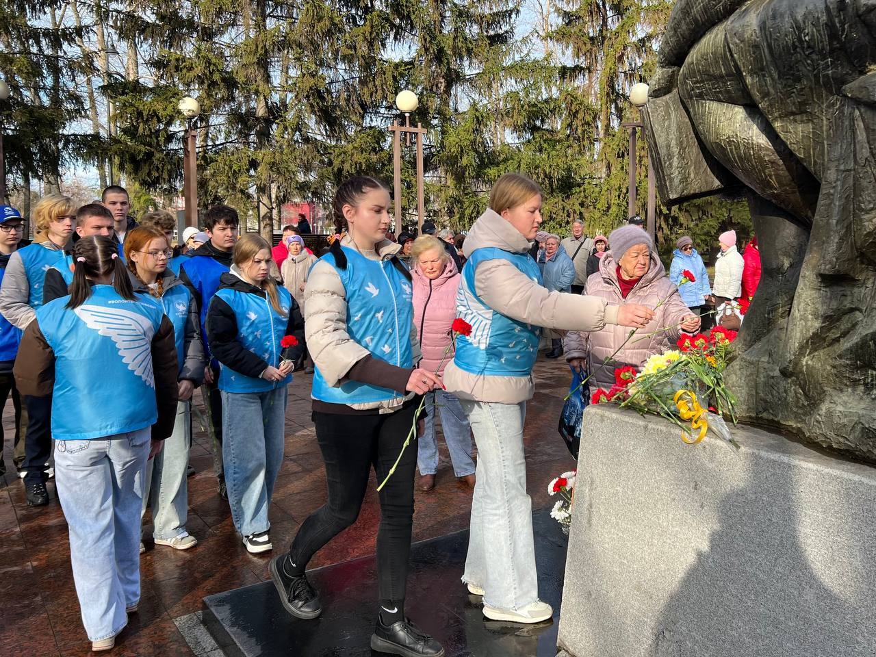 В Тольятти почтили память жертв политических репрессий В Тольятти почтили память жертв политических репрессий