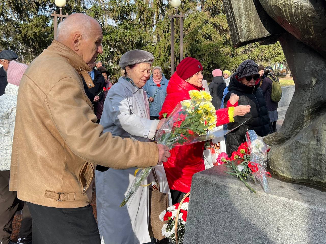 В Тольятти почтили память жертв политических репрессий В Тольятти почтили память жертв политических репрессий
