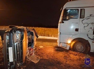 В Самарской области фура снесла Chevrolet Niva, водитель госпитализирован