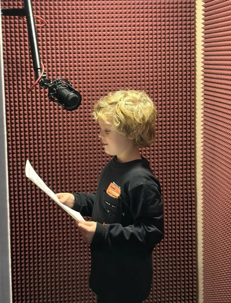 Вопросов море!. Для чего нужна зелёная ткань в студии? Как появляются экспонаты в музее телевидения? И как журналисты озвучивают текст? Все это и не только мы рассказали детям сотрудников компании «Транспорт будущего» Вопросов море!. Для чего нужна зелёная ткань в студии? Как появляются экспонаты в музее телевидения? И как журналисты озвучивают текст? Все это и не только мы рассказали детям сотрудников компании «Транспорт будущего»