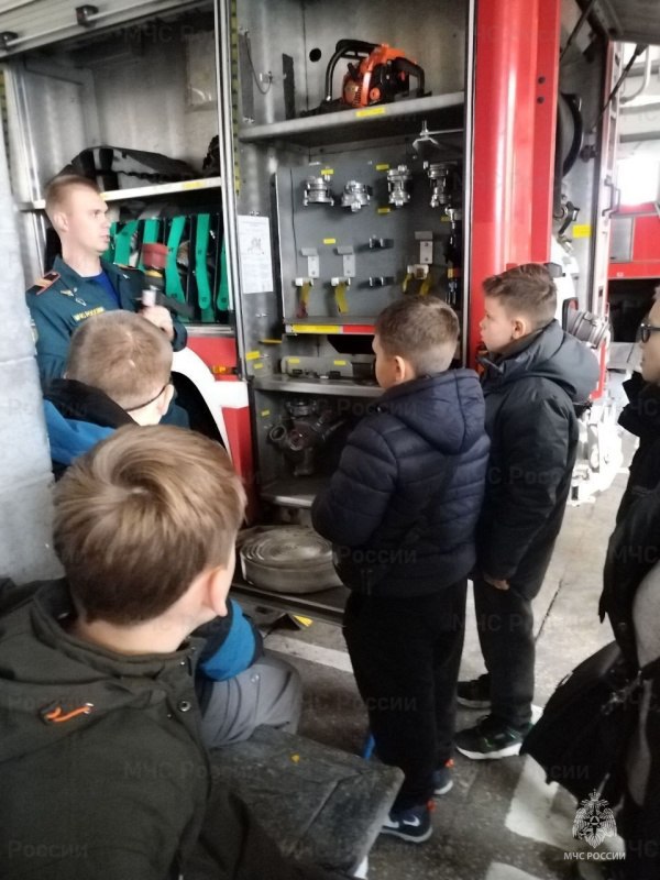 Школьникам рассказали о работе пожарных Школьникам рассказали о работе пожарных