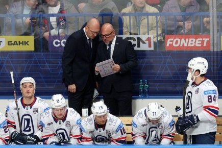 Очки нужны как воздух!. Хоккеисты тольяттинской «Лады» отправились на выездную серию по маршруту: Москва - Минск - Уфа - Магнитогорск