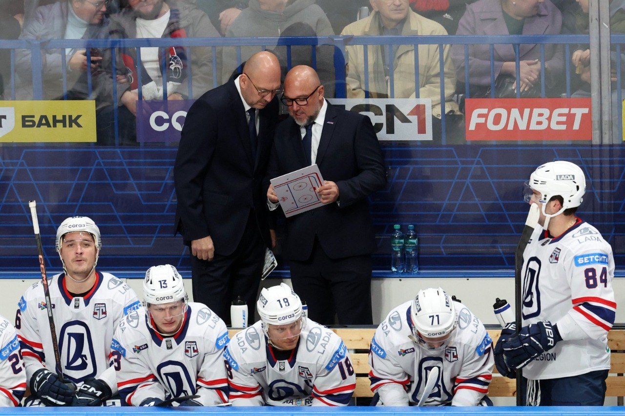 Очки нужны как воздух!. Хоккеисты тольяттинской «Лады» отправились на выездную серию по маршруту: Москва - Минск - Уфа - Магнитогорск