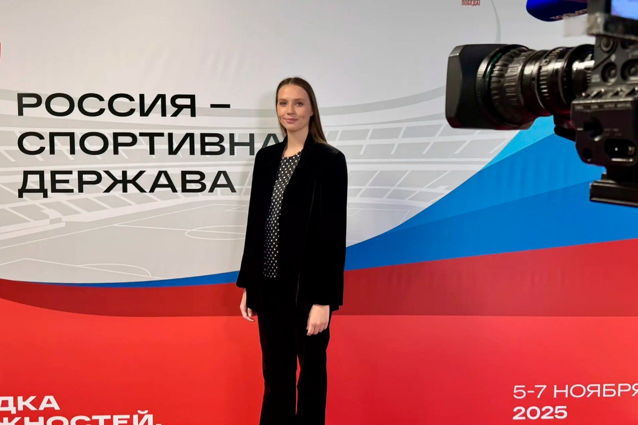 Красота и грация!. #прямосейчас в легкоатлетическом манеже Тольятти проходит уникальный турнир «Под крылом чемпиона» на призы трёхкратной чемпионки мира и Европы по художественной гимнастике Ксении Поляковой Красота и грация!. #прямосейчас в легкоатлетическом манеже Тольятти проходит уникальный турнир «Под крылом чемпиона» на призы трёхкратной чемпионки мира и Европы по художественной гимнастике Ксении Поляковой