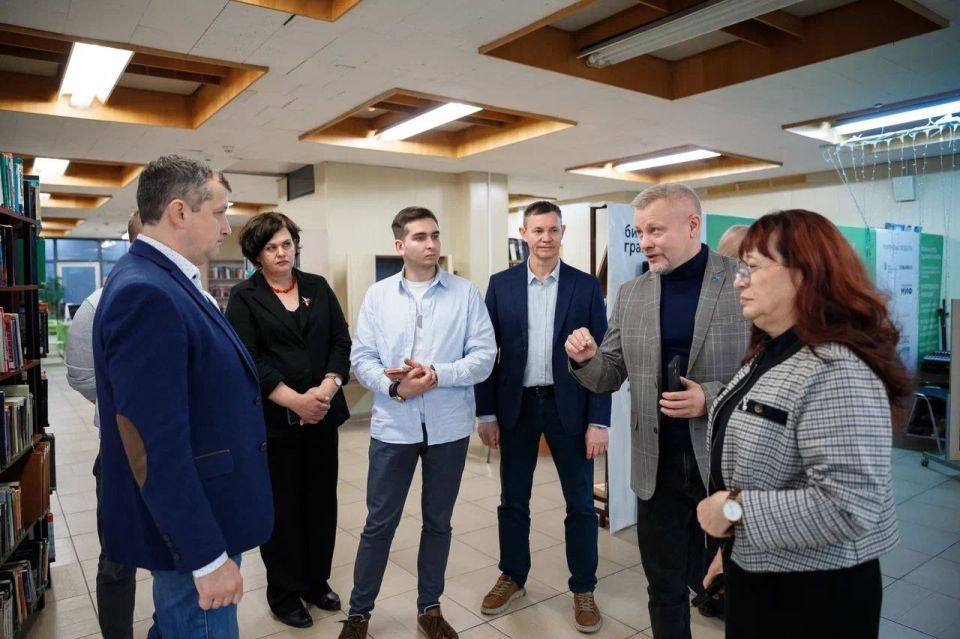 Интересно и современно. Вчера Тольятти посетили министр молодежной политики Самарской области Владимир Усов и известный блогер из Владимира Артем Ратников, который приехал в Самарскую область, чтобы рассказать своим... Интересно и современно. Вчера Тольятти посетили министр молодежной политики Самарской области Владимир Усов и известный блогер из Владимира Артем Ратников, который приехал в Самарскую область, чтобы рассказать своим...