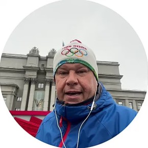 Известный комментатор и ведущий Дмитрий Губерниев провёл утреннюю тренировку в центре Самары во второй день работы международного форума «Россия – спортивная держава»