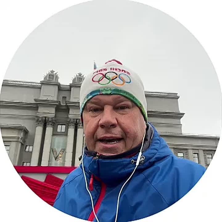 Известный комментатор и ведущий Дмитрий Губерниев провёл утреннюю тренировку в центре Самары во второй день работы международного форума «Россия – спортивная держава»