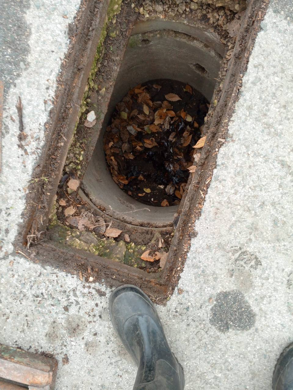 Илососная машина в деле Продолжаем очищать ливневые колодцы, которые обслуживаем в рамках муниципального задания Илососная машина в деле Продолжаем очищать ливневые колодцы, которые обслуживаем в рамках муниципального задания