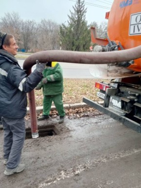 Илососная машина в деле Продолжаем очищать ливневые колодцы, которые обслуживаем в рамках муниципального задания