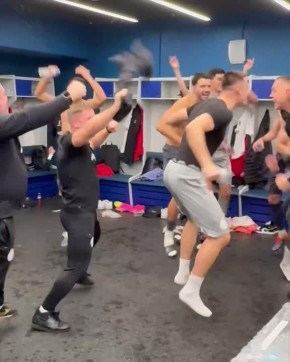 А вот, что творилось в раздевалке тольяттинского «Акрона» после победы над столичным «Динамо»