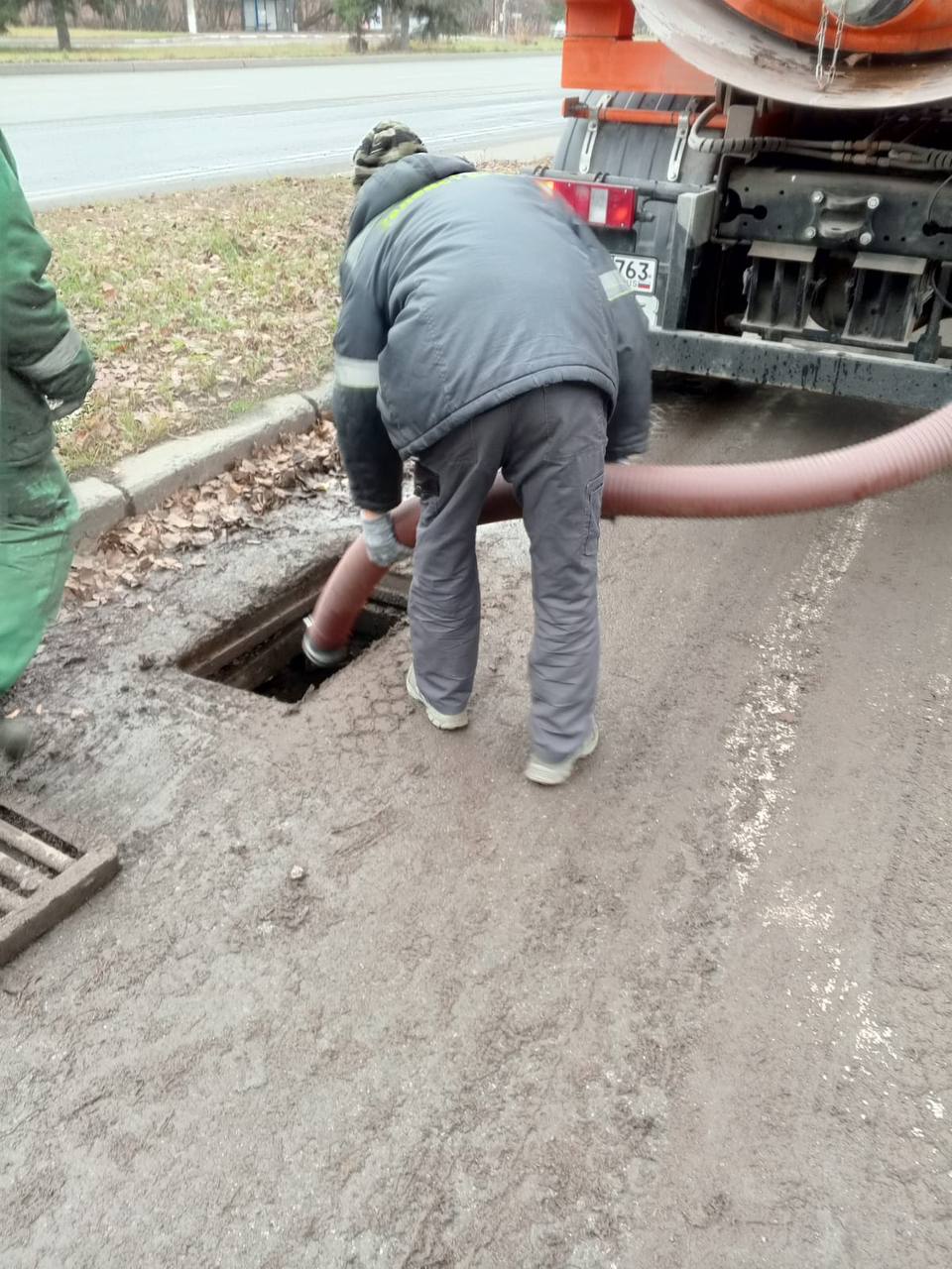 Илососная машина в деле Продолжаем очищать ливневые колодцы, которые обслуживаем в рамках муниципального задания Илососная машина в деле Продолжаем очищать ливневые колодцы, которые обслуживаем в рамках муниципального задания