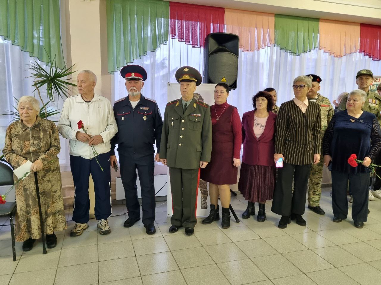 «Герои в нашей памяти живут»: в школе №40 открылись памятные доски Героям СВO – Евгению Иванову и Дмитрию Попцову