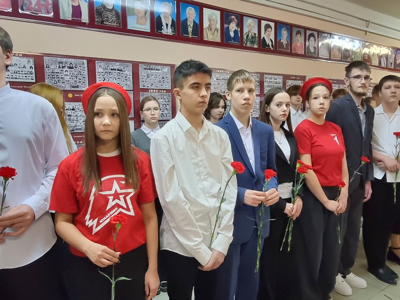 «Герои в нашей памяти живут»: в школе №40 открылись памятные доски Героям СВO – Евгению Иванову и Дмитрию Попцову «Герои в нашей памяти живут»: в школе №40 открылись памятные доски Героям СВO – Евгению Иванову и Дмитрию Попцову