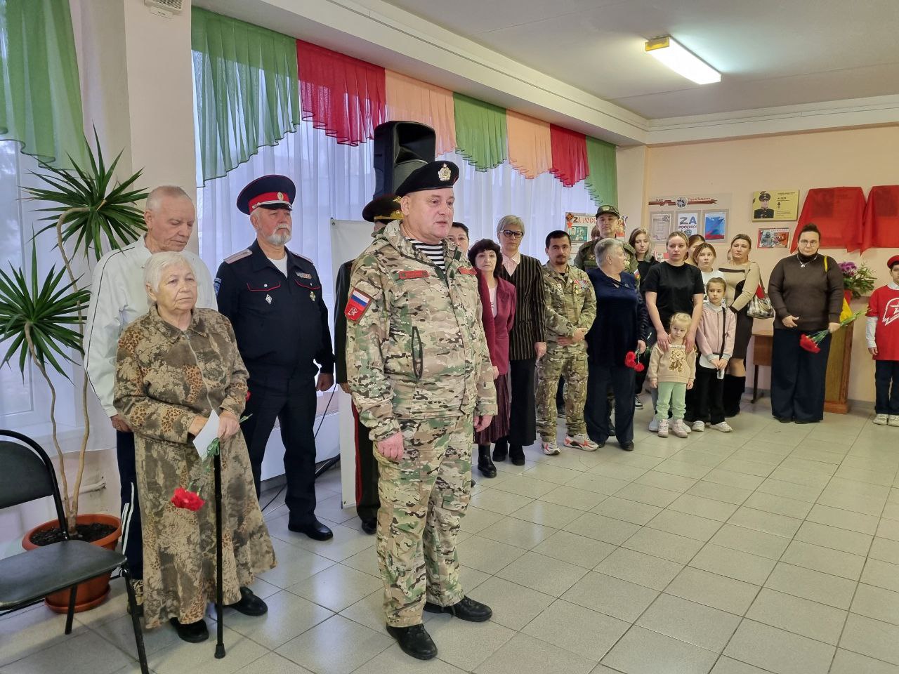 «Герои в нашей памяти живут»: в школе №40 открылись памятные доски Героям СВO – Евгению Иванову и Дмитрию Попцову «Герои в нашей памяти живут»: в школе №40 открылись памятные доски Героям СВO – Евгению Иванову и Дмитрию Попцову