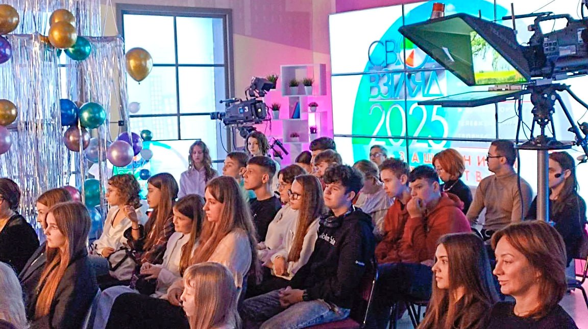 в студии телекомпании "ЛАДА-МЕДИА" начинается торжественная церемония награждения победителей и лауреатов IX международного фестиваля молодежной журналистики и детско-юношеского телевизионного творчества "Свой взгляд"! в студии телекомпании "ЛАДА-МЕДИА" начинается торжественная церемония награждения победителей и лауреатов IX международного фестиваля молодежной журналистики и детско-юношеского телевизионного творчества "Свой взгляд"!