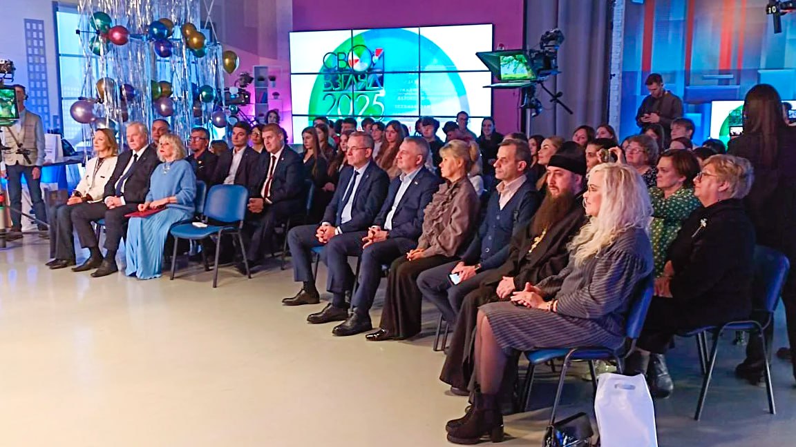 в студии телекомпании "ЛАДА-МЕДИА" начинается торжественная церемония награждения победителей и лауреатов IX международного фестиваля молодежной журналистики и детско-юношеского телевизионного творчества "Свой взгляд"! в студии телекомпании "ЛАДА-МЕДИА" начинается торжественная церемония награждения победителей и лауреатов IX международного фестиваля молодежной журналистики и детско-юношеского телевизионного творчества "Свой взгляд"!