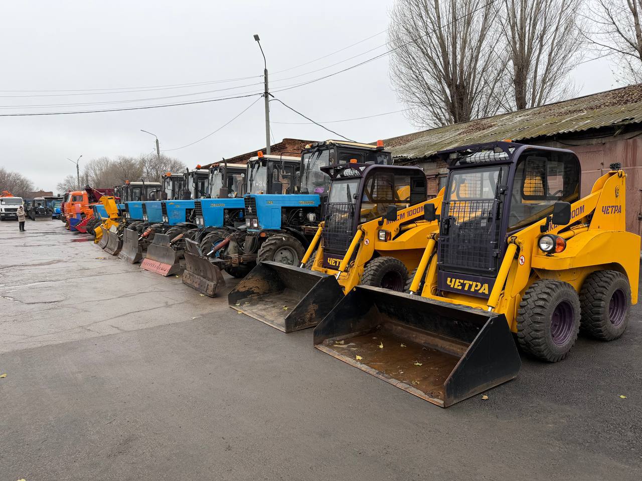 Глава Тольятти Илья Сухих поделился в своих социальных сетях, что 90 единиц техники выйдут на расчистку от снега внутриквартальных дорог и проездов, тротуаров, парков и скверов нашего города: Глава Тольятти Илья Сухих поделился в своих социальных сетях, что 90 единиц техники выйдут на расчистку от снега внутриквартальных дорог и проездов, тротуаров, парков и скверов нашего города: