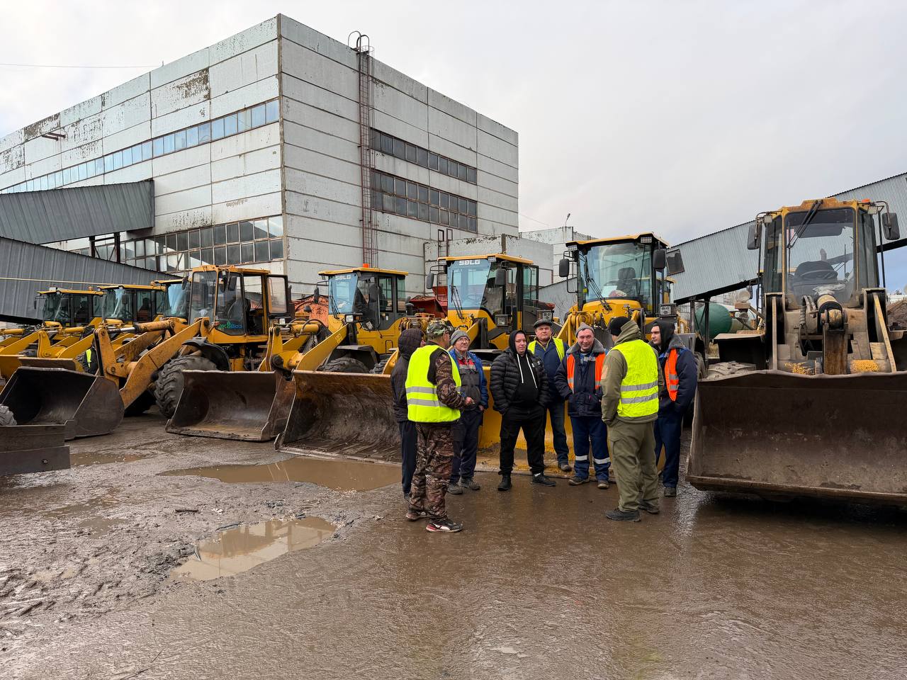 Илья Сухих: 90 единиц техники выйдут на расчистку от снега внутриквартальных дорог и проездов, тротуаров, парков и скверов Илья Сухих: 90 единиц техники выйдут на расчистку от снега внутриквартальных дорог и проездов, тротуаров, парков и скверов