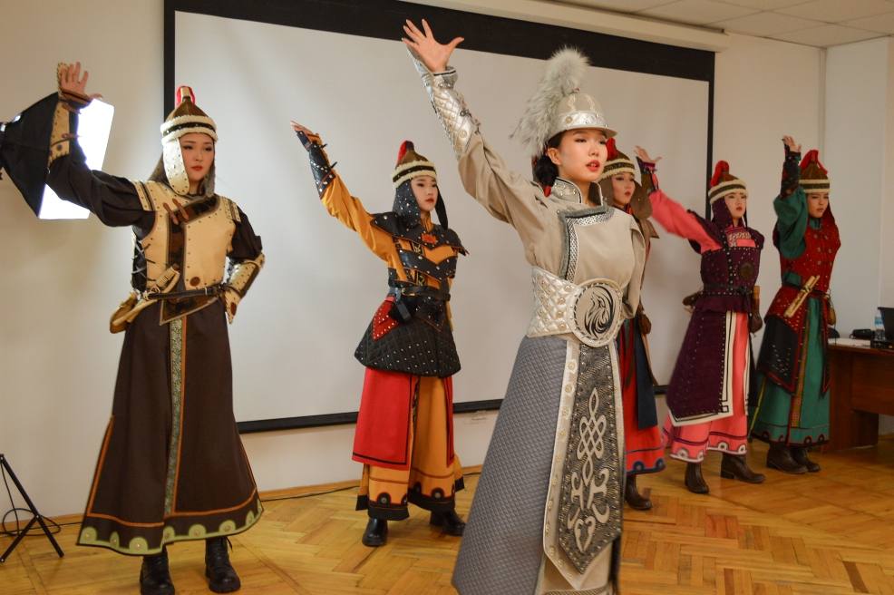 Окунулись в культуру калмыцкого народа Окунулись в культуру калмыцкого народа