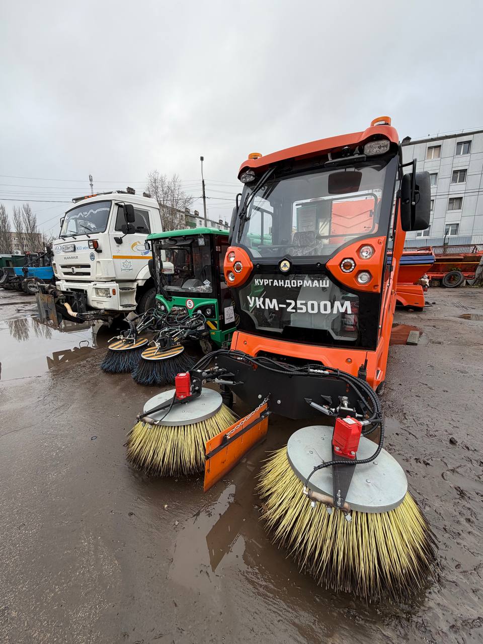 Илья Сухих: 90 единиц техники выйдут на расчистку от снега внутриквартальных дорог и проездов, тротуаров, парков и скверов Илья Сухих: 90 единиц техники выйдут на расчистку от снега внутриквартальных дорог и проездов, тротуаров, парков и скверов