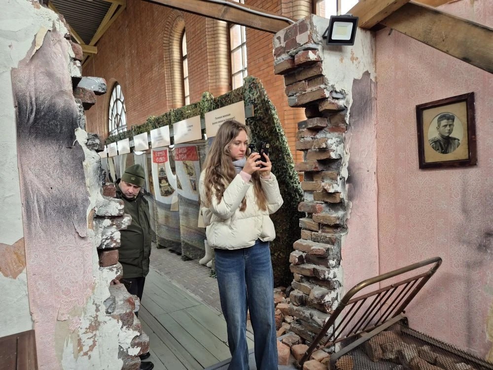 Прямо сейчас лауреаты фестиваля молодежной журналистики «Свой взгляд» на экскурсии по территории паровозного депо в парковом комплексе истории техники им. К.Г. Сахарова Прямо сейчас лауреаты фестиваля молодежной журналистики «Свой взгляд» на экскурсии по территории паровозного депо в парковом комплексе истории техники им. К.Г. Сахарова