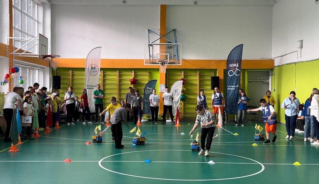 Сотрудники #ГосавтоинспекцииТольятти на базе МБУ «Школа №58» провели городской конкурс «Мама, папа, я – знающая ПДД семья», направленный на формирование культуры безопасного поведения на дорогах и профилактику детского... Сотрудники #ГосавтоинспекцииТольятти на базе МБУ «Школа №58» провели городской конкурс «Мама, папа, я – знающая ПДД семья», направленный на формирование культуры безопасного поведения на дорогах и профилактику детского...