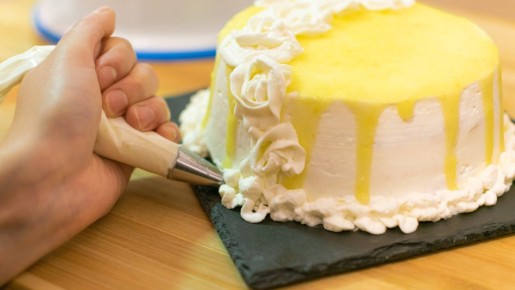 Сметанный крем получается жидким лишь по одной причине: кондитер указала на частую ошибку