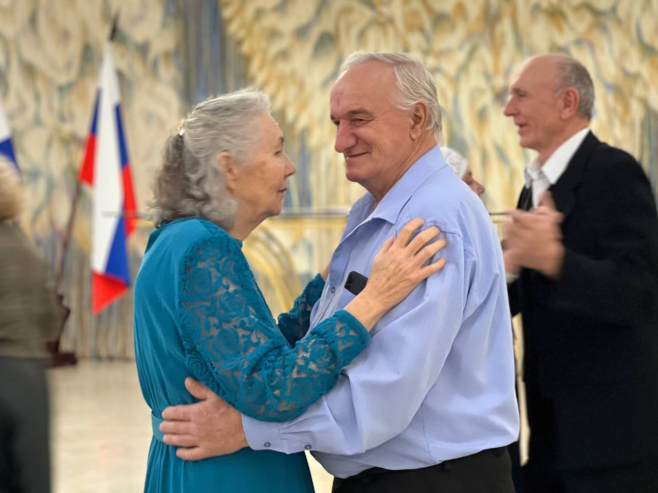 Больше полувека вместе!. Они сохранили любовь, взаимопонимание и уважение друг к другу за годы совместной жизни! Так можно сказать о десяти тольяттинских супружеских парах, которых чествовали накануне во Дворце бракосочетания Больше полувека вместе!. Они сохранили любовь, взаимопонимание и уважение друг к другу за годы совместной жизни! Так можно сказать о десяти тольяттинских супружеских парах, которых чествовали накануне во Дворце бракосочетания