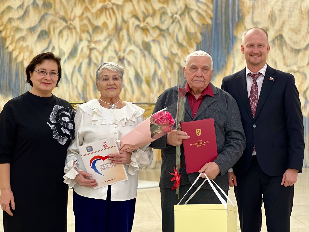 Больше полувека вместе!. Они сохранили любовь, взаимопонимание и уважение друг к другу за годы совместной жизни! Так можно сказать о десяти тольяттинских супружеских парах, которых чествовали накануне во Дворце бракосочетания Больше полувека вместе!. Они сохранили любовь, взаимопонимание и уважение друг к другу за годы совместной жизни! Так можно сказать о десяти тольяттинских супружеских парах, которых чествовали накануне во Дворце бракосочетания