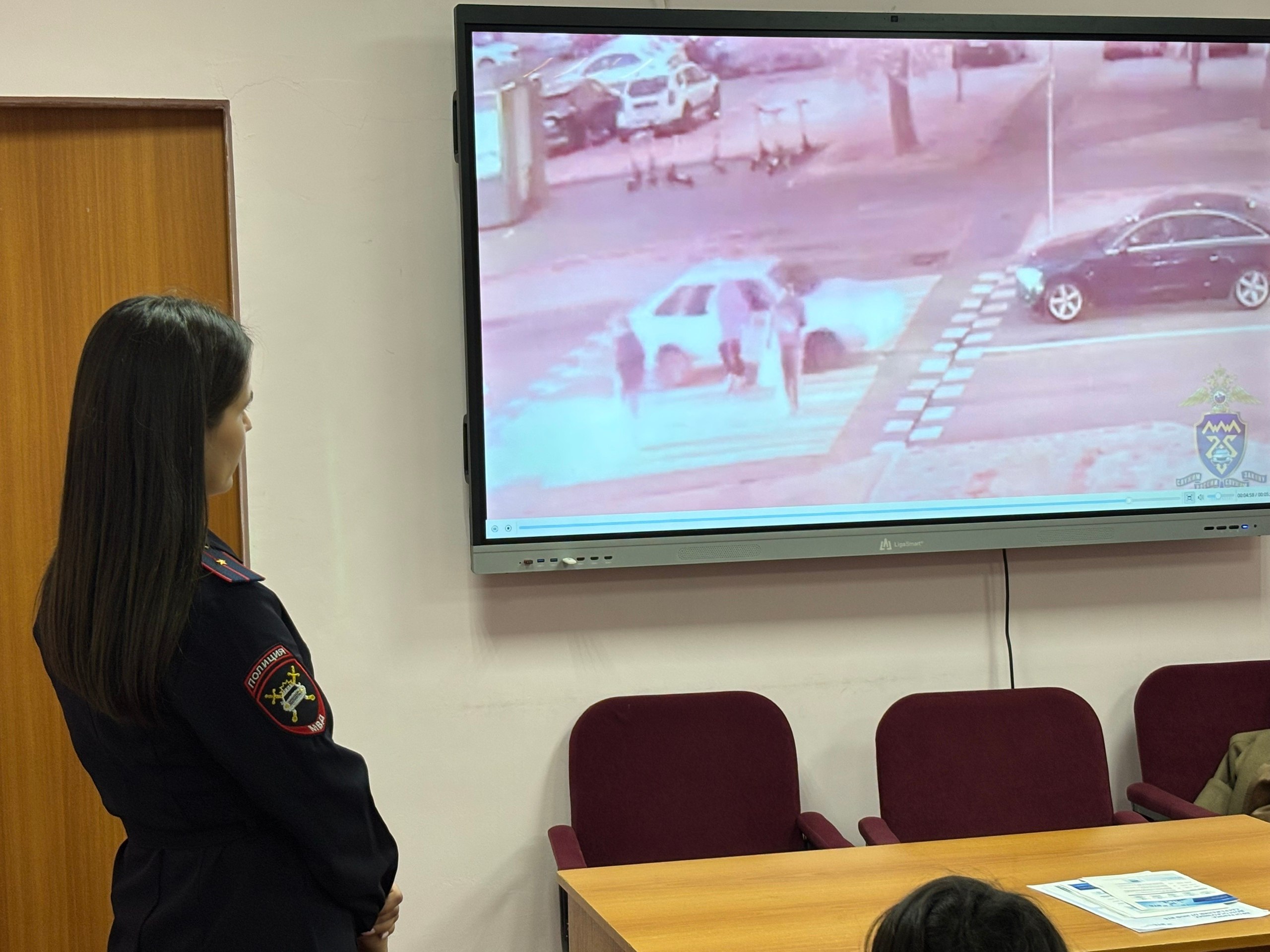 Сотрудники #ГосавтоинспекцииТольятти в рамках региональной: «Неделе безопасности» провели профилактическую беседу с маленькими пациентами в детской городской больнице Сотрудники #ГосавтоинспекцииТольятти в рамках региональной: «Неделе безопасности» провели профилактическую беседу с маленькими пациентами в детской городской больнице