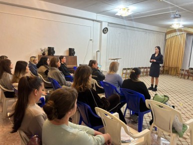 Сотрудники #ГосавтоинспекцииТольятти проводят родительские собрания в шокольных учреждениях