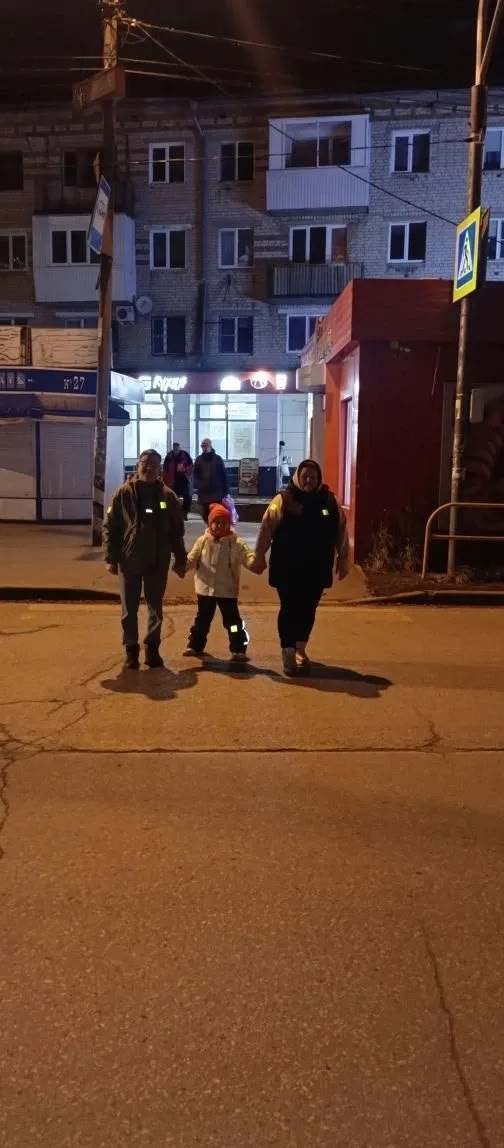 #мбу199. В рамках областной акции "Региональная неделя безопасности дорожного движения семьи Варвары Г. и Матвея С. из МБУ детского сада №199 "Муравьишка" советуют использовать световозвращающие элементы на одежде во время... #мбу199. В рамках областной акции "Региональная неделя безопасности дорожного движения семьи Варвары Г. и Матвея С. из МБУ детского сада №199 "Муравьишка" советуют использовать световозвращающие элементы на одежде во время...