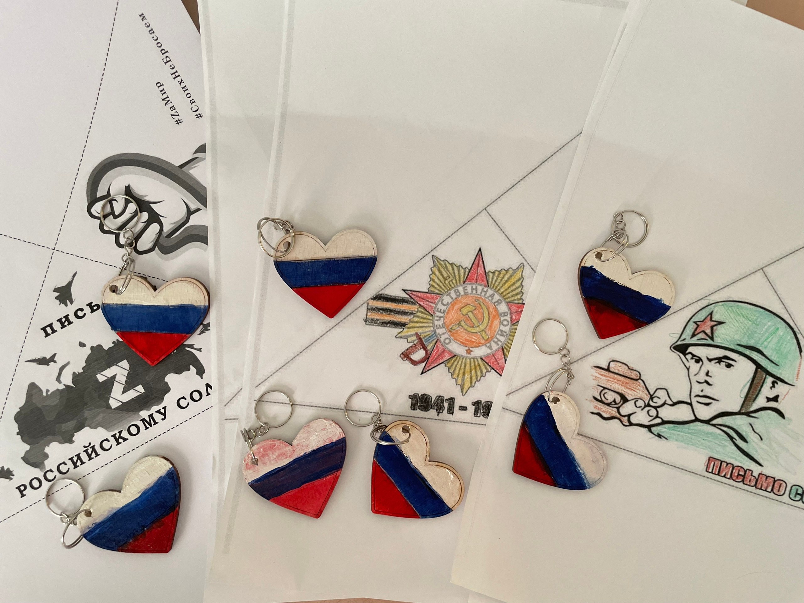 Наш мастер - класс!. В преддверии празднования государственного Дня герба РФ советник директора по воспитанию Гудач А.А. в ГБОУ школе-интернате №4 г. о. Тольятти организовала мастер - класс по росписи брелоков с... Наш мастер - класс!. В преддверии празднования государственного Дня герба РФ советник директора по воспитанию Гудач А.А. в ГБОУ школе-интернате №4 г. о. Тольятти организовала мастер - класс по росписи брелоков с...