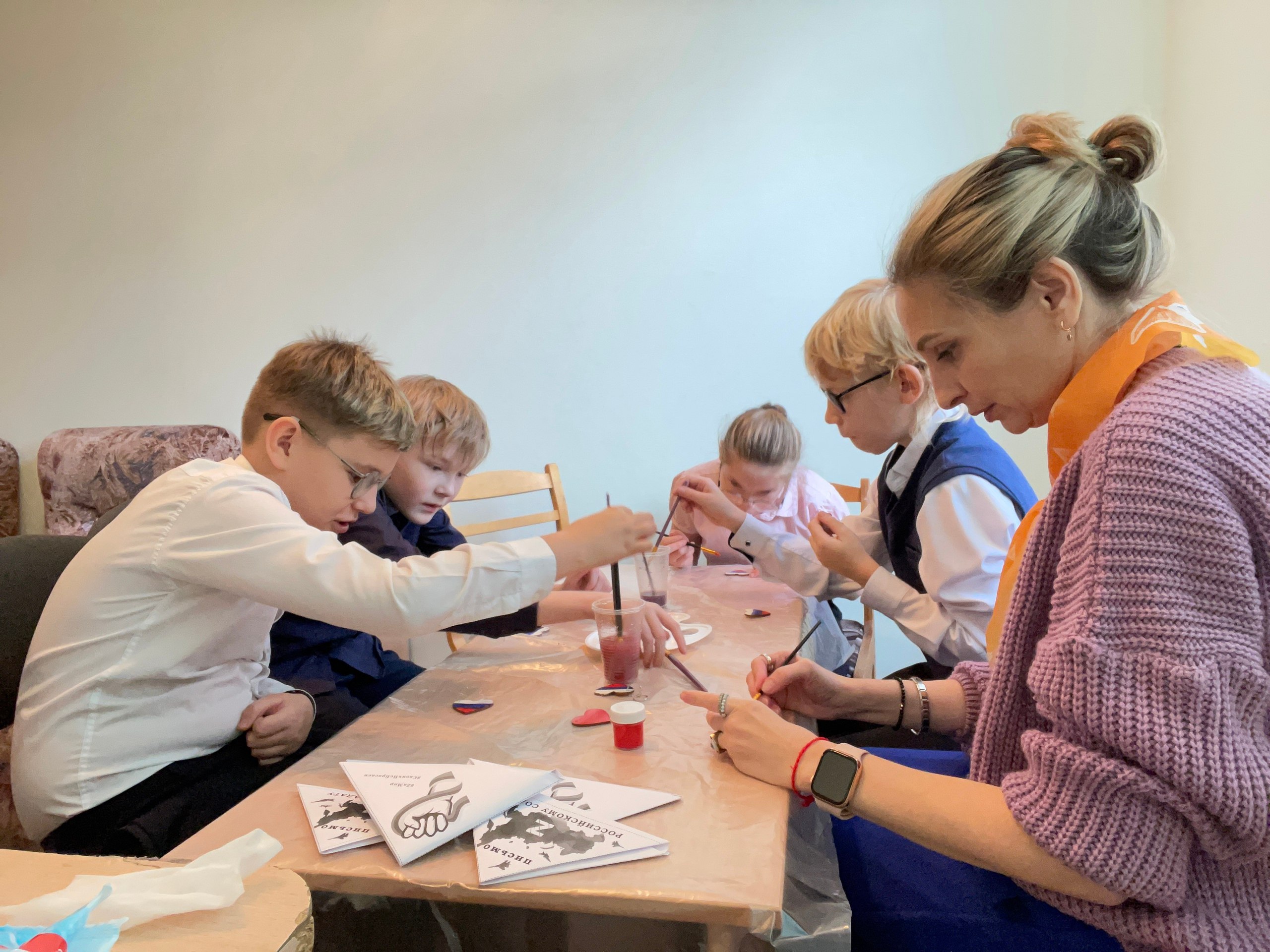 Наш мастер - класс!. В преддверии празднования государственного Дня герба РФ советник директора по воспитанию Гудач А.А. в ГБОУ школе-интернате №4 г. о. Тольятти организовала мастер - класс по росписи брелоков с... Наш мастер - класс!. В преддверии празднования государственного Дня герба РФ советник директора по воспитанию Гудач А.А. в ГБОУ школе-интернате №4 г. о. Тольятти организовала мастер - класс по росписи брелоков с...