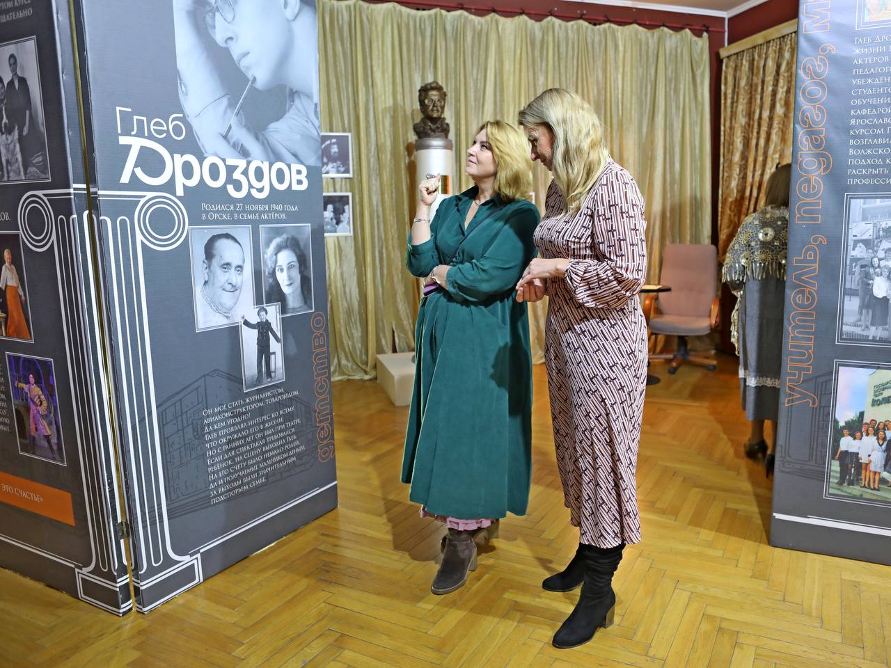 Илья Сухих: На сцену театра «Колесо» вернулся легендарный спектакль «Ночь ошибок» Илья Сухих: На сцену театра «Колесо» вернулся легендарный спектакль «Ночь ошибок»