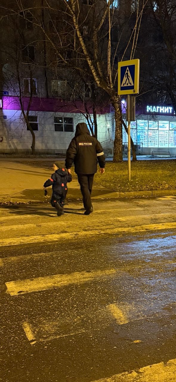 В рамках масштабной областной акции «Региональная неделя безопасности дорожного движения» наши воспитанники и их родители приняли участие в важном и полезном флешмобе «Готовимся к вечерней прогулке всей семьей»!